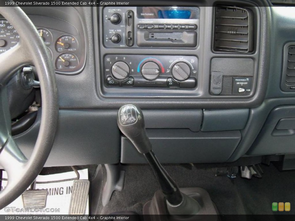 Graphite Interior Controls for the 1999 Chevrolet Silverado 1500 Extended Cab 4x4 #48558903
