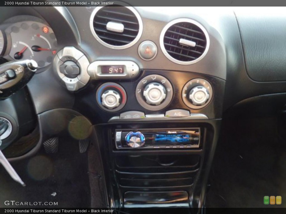 Black Interior Controls for the 2000 Hyundai Tiburon  #48564877