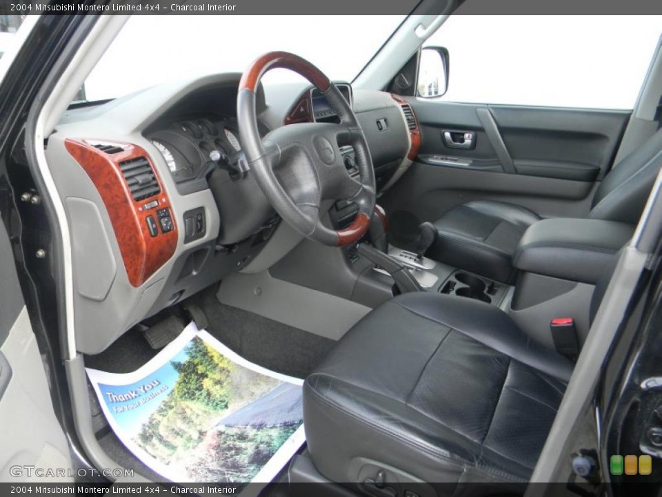 Charcoal Interior Photo for the 2004 Mitsubishi Montero Limited 4x4 #48564958