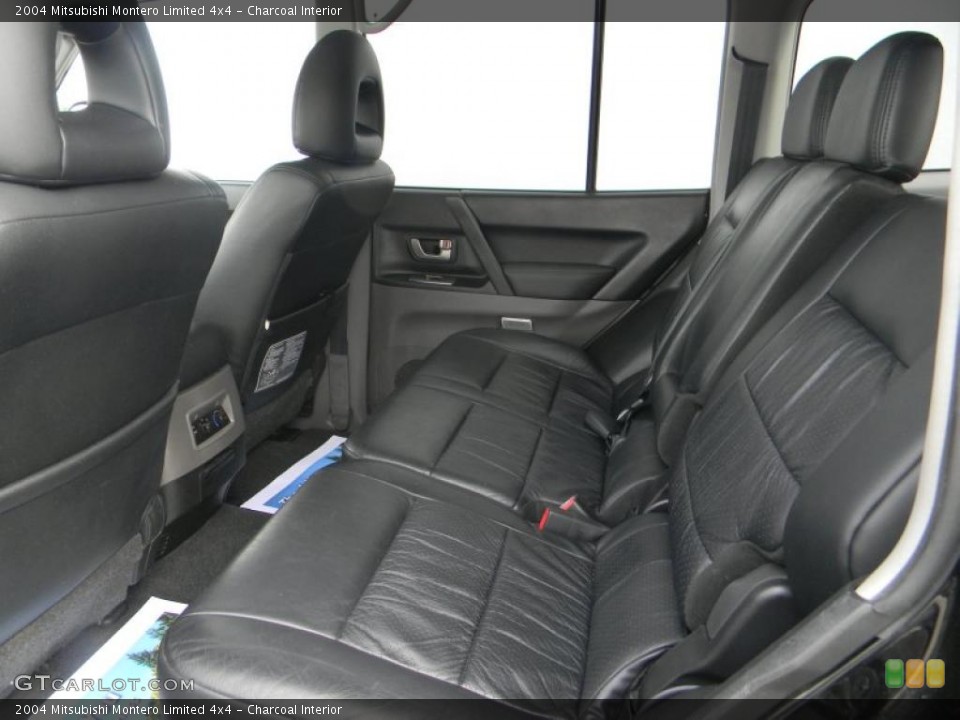 Charcoal Interior Photo for the 2004 Mitsubishi Montero Limited 4x4 #48564976