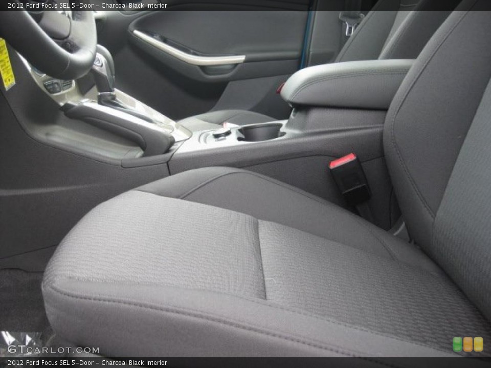 Charcoal Black Interior Photo for the 2012 Ford Focus SEL 5-Door #48566554