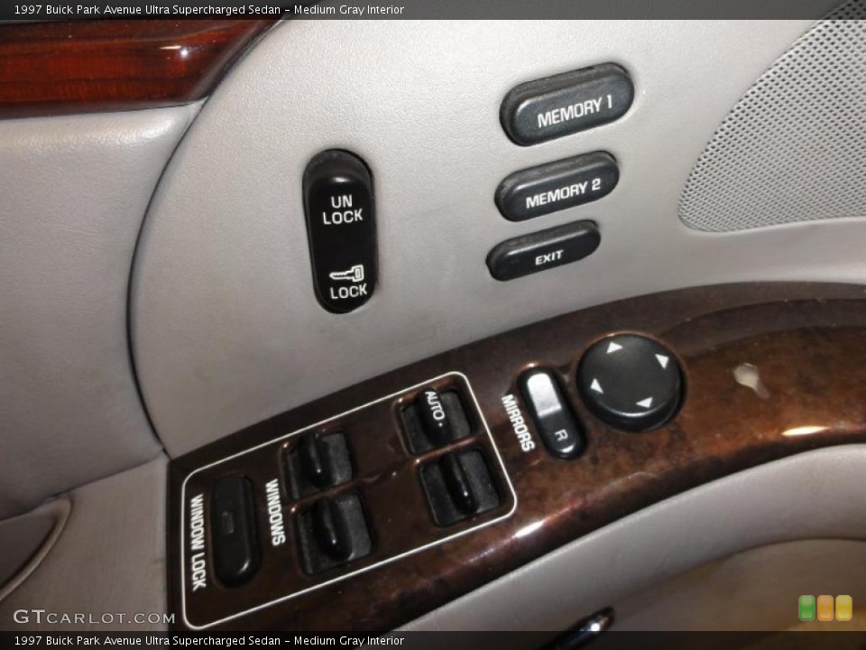 Medium Gray Interior Controls for the 1997 Buick Park Avenue Ultra Supercharged Sedan #48576365