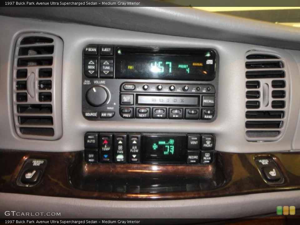 Medium Gray Interior Controls for the 1997 Buick Park Avenue Ultra Supercharged Sedan #48576494