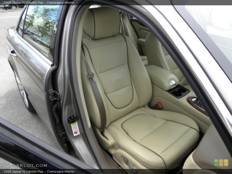 Champagne Interior Photo for the 2008 Jaguar XJ Vanden Plas #48580491