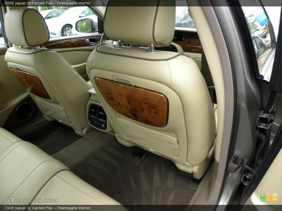 Champagne Interior Photo for the 2008 Jaguar XJ Vanden Plas #48580503