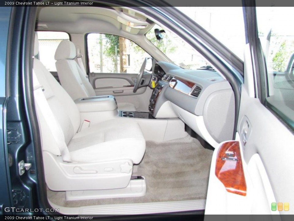 Light Titanium Interior Photo for the 2009 Chevrolet Tahoe LT #48593698