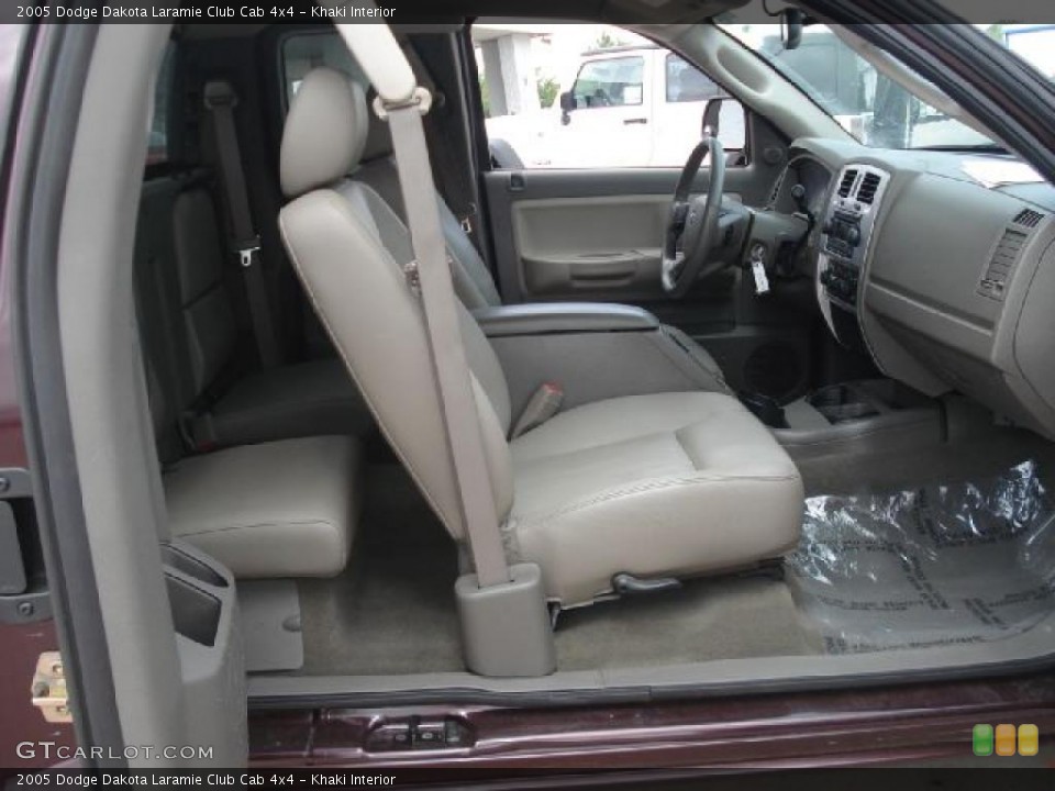 Khaki Interior Photo for the 2005 Dodge Dakota Laramie Club Cab 4x4 #48598903