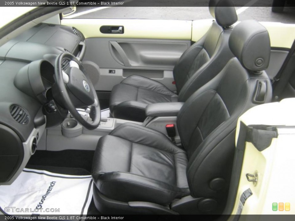 Black Interior Photo for the 2005 Volkswagen New Beetle GLS 1.8T Convertible #48611186