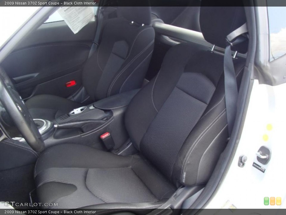 Black Cloth Interior Photo for the 2009 Nissan 370Z Sport Coupe #48620261