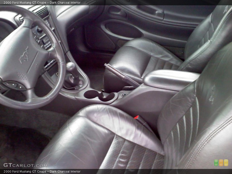 Dark Charcoal Interior Photo for the 2000 Ford Mustang GT Coupe #48629620