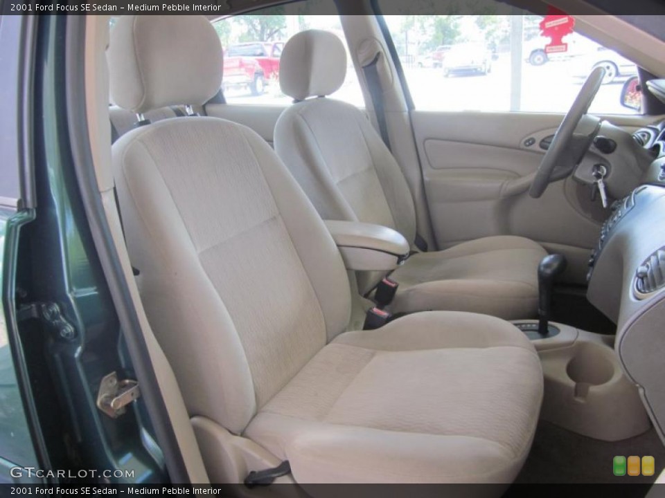 Medium Pebble Interior Photo for the 2001 Ford Focus SE Sedan #48635708