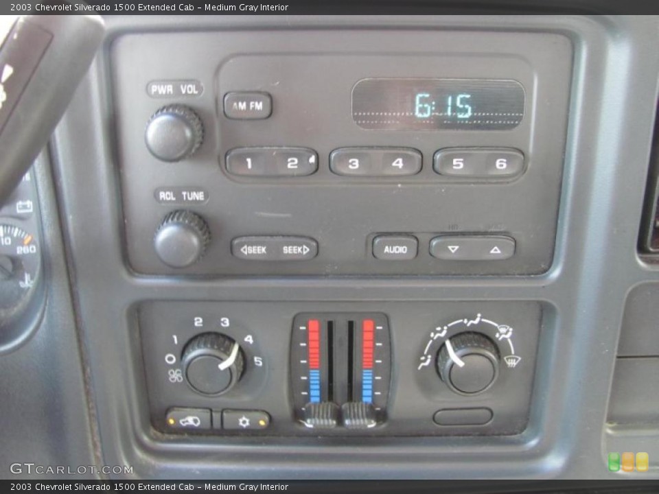 Medium Gray Interior Controls for the 2003 Chevrolet Silverado 1500 Extended Cab #48640605