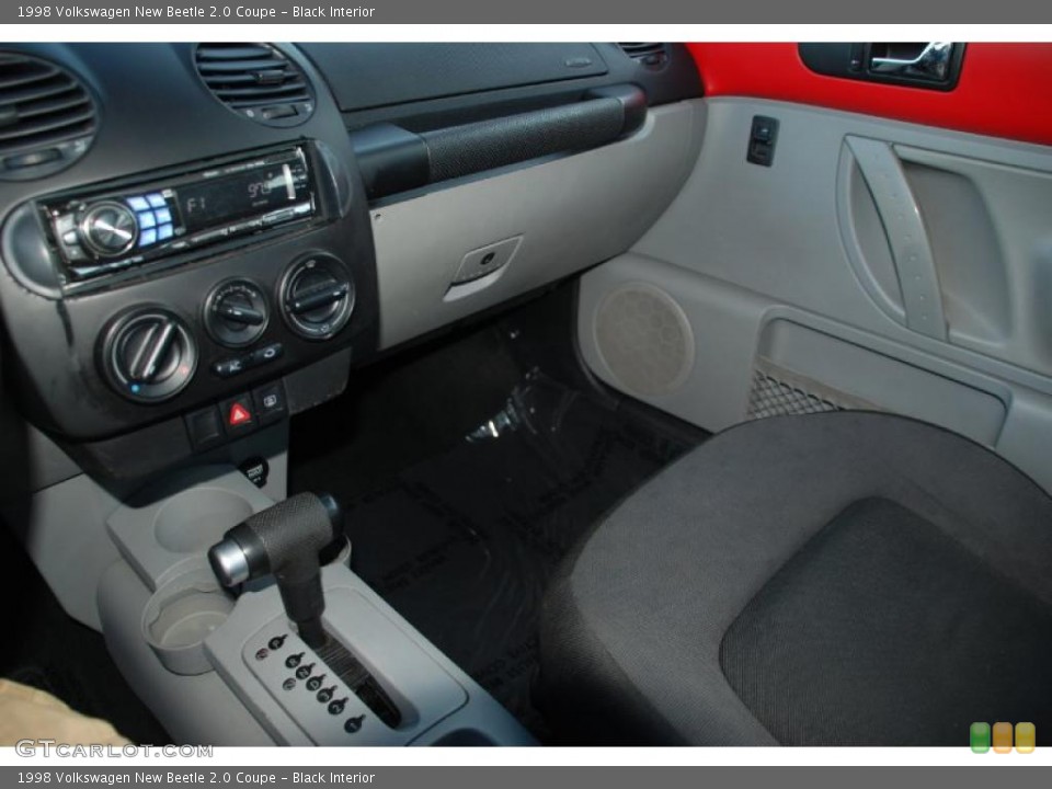 Black Interior Photo for the 1998 Volkswagen New Beetle 2.0 Coupe #48665103