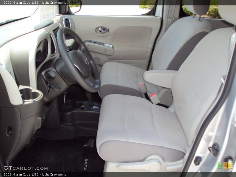Light Gray Interior Photo for the 2009 Nissan Cube 1.8 S #48672066
