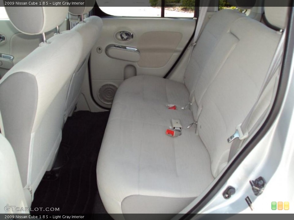 Light Gray Interior Photo for the 2009 Nissan Cube 1.8 S #48672078