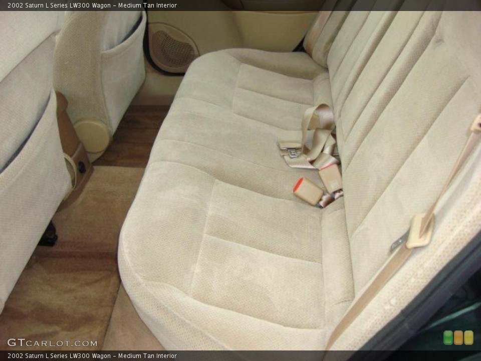 Medium Tan Interior Photo for the 2002 Saturn L Series LW300 Wagon #48676990