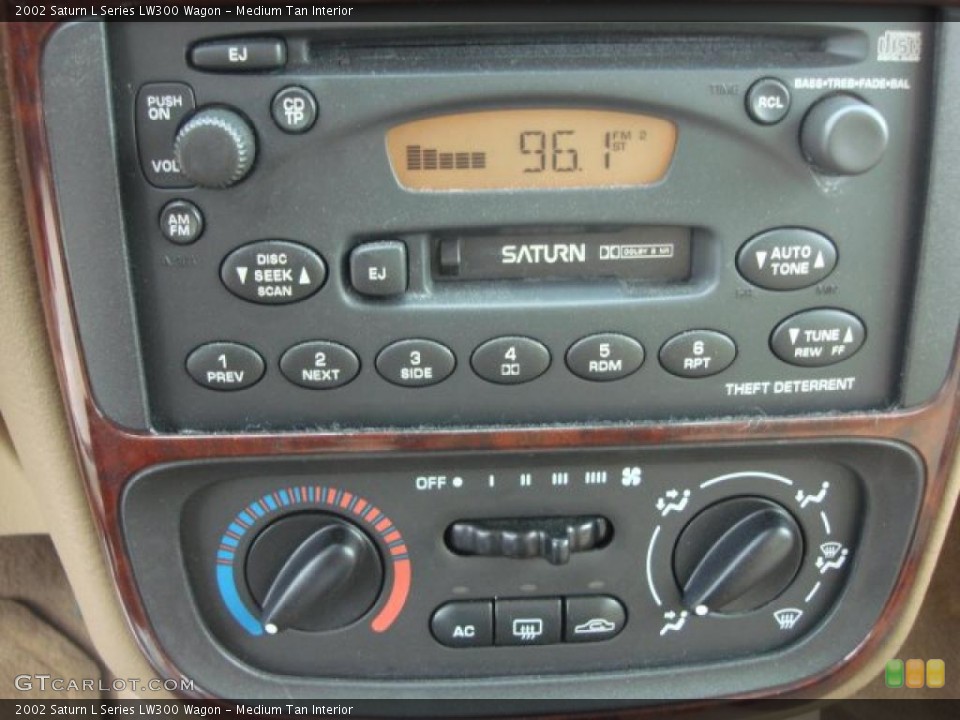 Medium Tan Interior Controls for the 2002 Saturn L Series LW300 Wagon #48677050