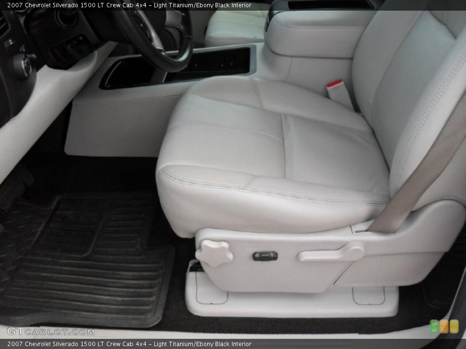 Light Titanium/Ebony Black Interior Photo for the 2007 Chevrolet Silverado 1500 LT Crew Cab 4x4 #48679841