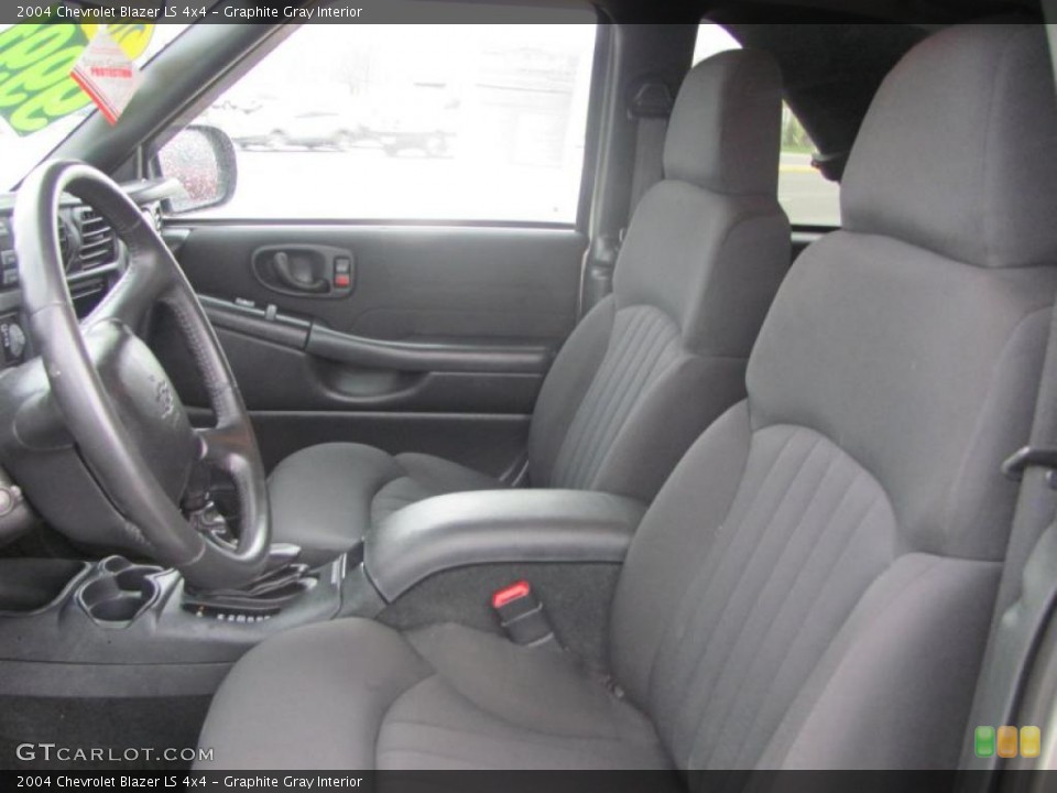 Graphite Gray Interior Photo for the 2004 Chevrolet Blazer LS 4x4 #48695134