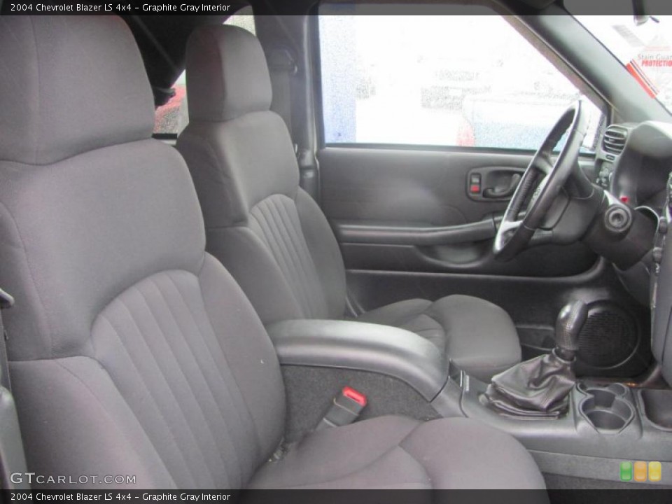 Graphite Gray Interior Photo for the 2004 Chevrolet Blazer LS 4x4 #48695192