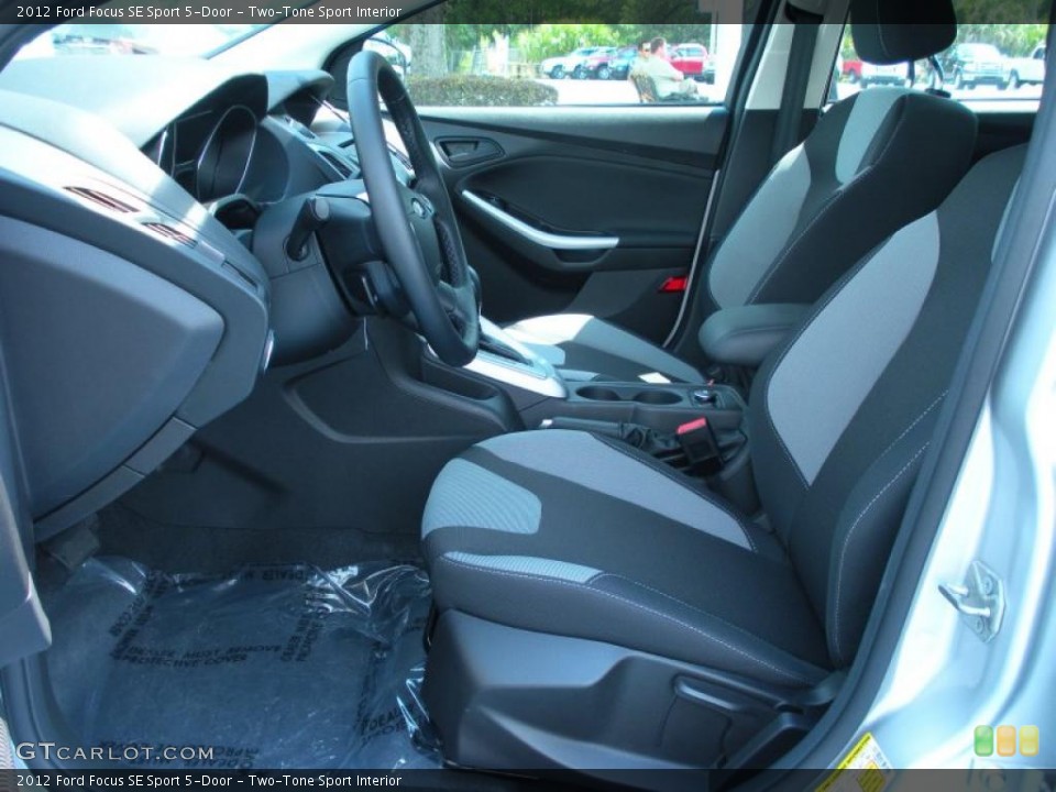 Two-Tone Sport Interior Photo for the 2012 Ford Focus SE Sport 5-Door #48695952