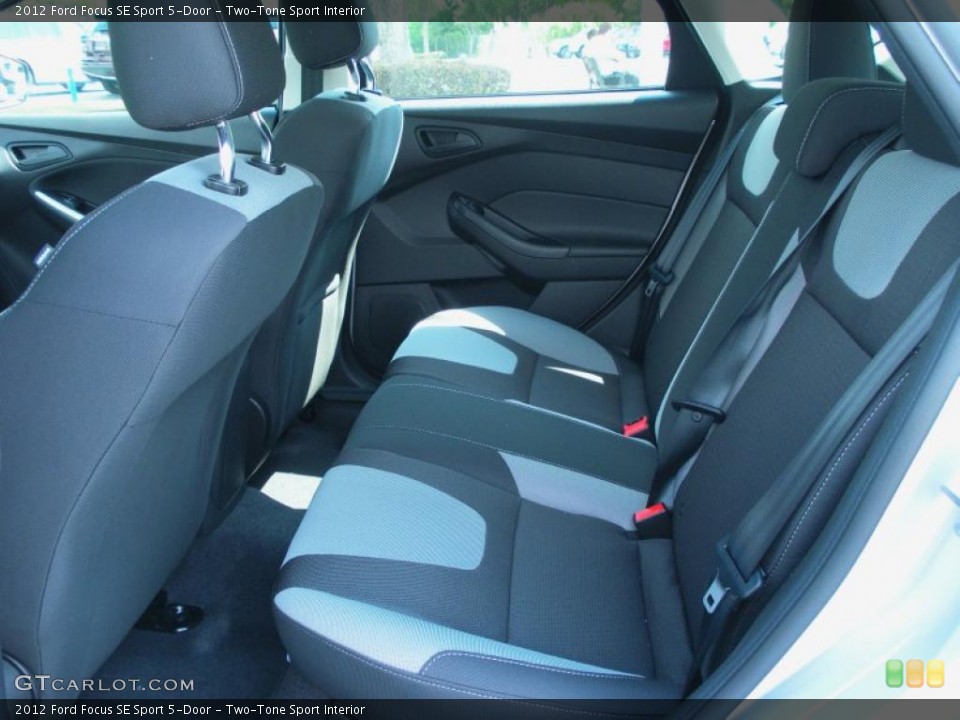 Two-Tone Sport Interior Photo for the 2012 Ford Focus SE Sport 5-Door #48695967