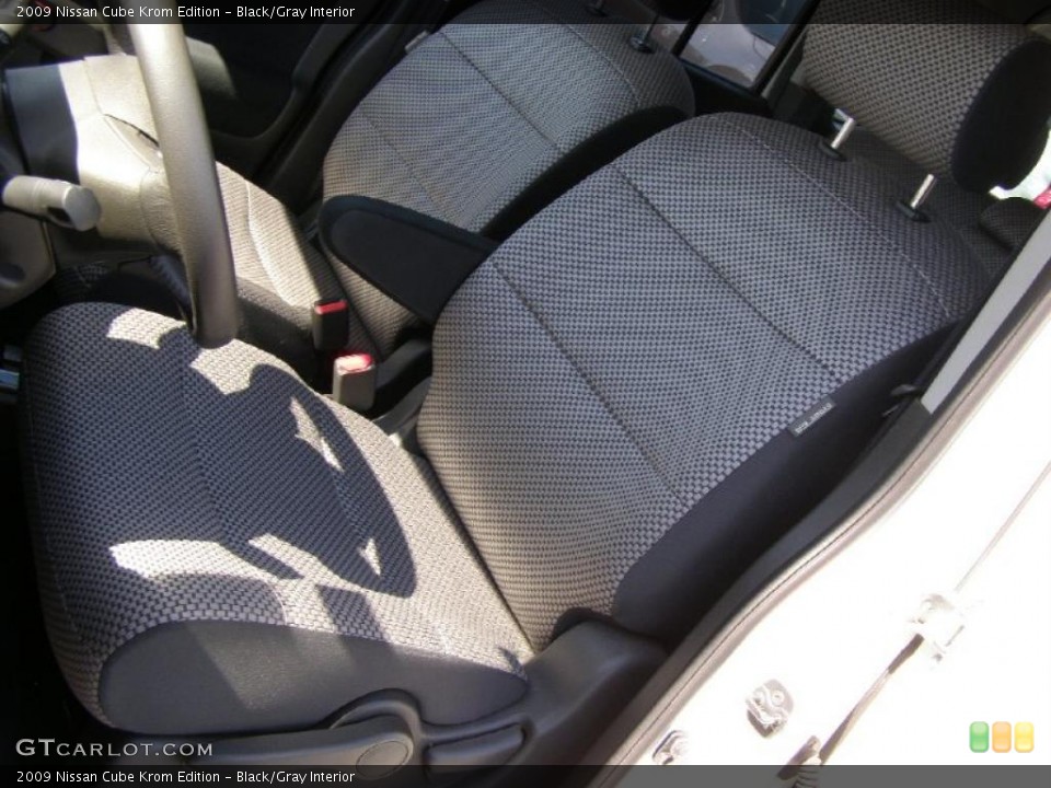 Black/Gray Interior Photo for the 2009 Nissan Cube Krom Edition #48702589