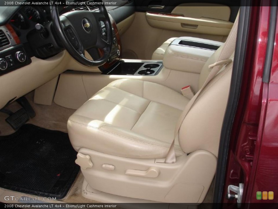 Ebony/Light Cashmere Interior Photo for the 2008 Chevrolet Avalanche LT 4x4 #48704938