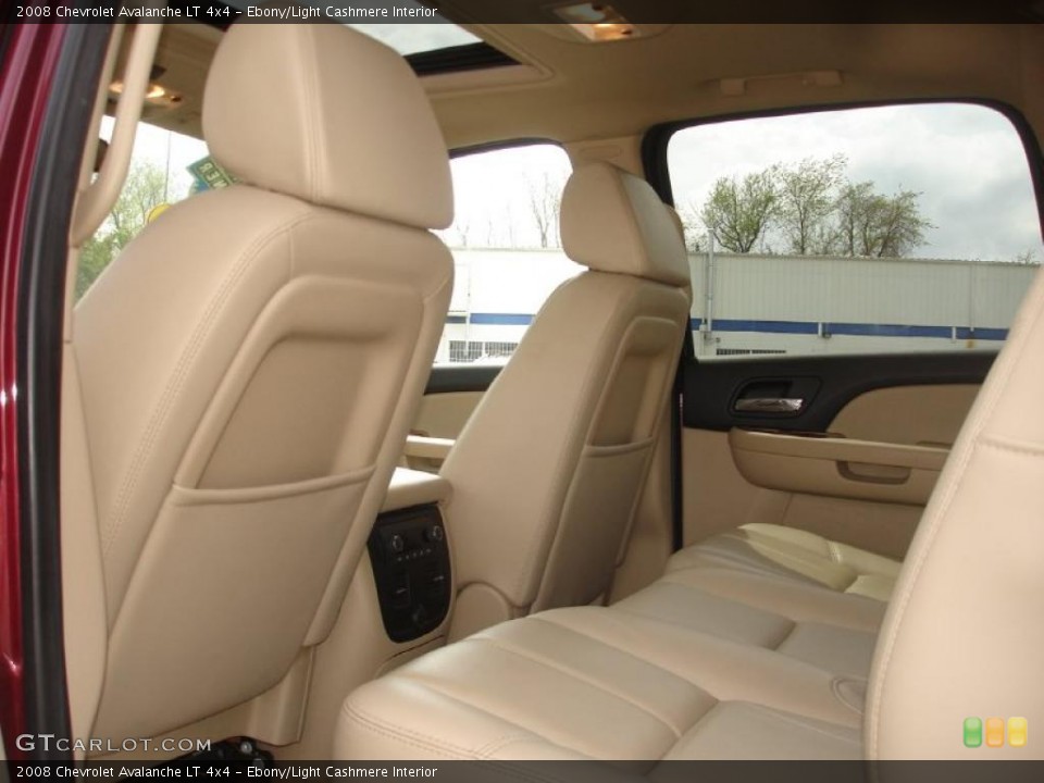 Ebony/Light Cashmere Interior Photo for the 2008 Chevrolet Avalanche LT 4x4 #48704953