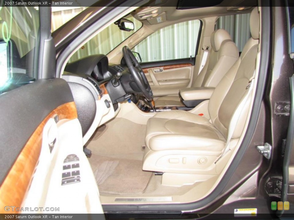 Tan Interior Photo for the 2007 Saturn Outlook XR #48707395