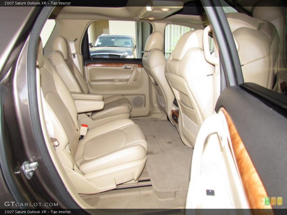 Tan Interior Photo for the 2007 Saturn Outlook XR #48707425