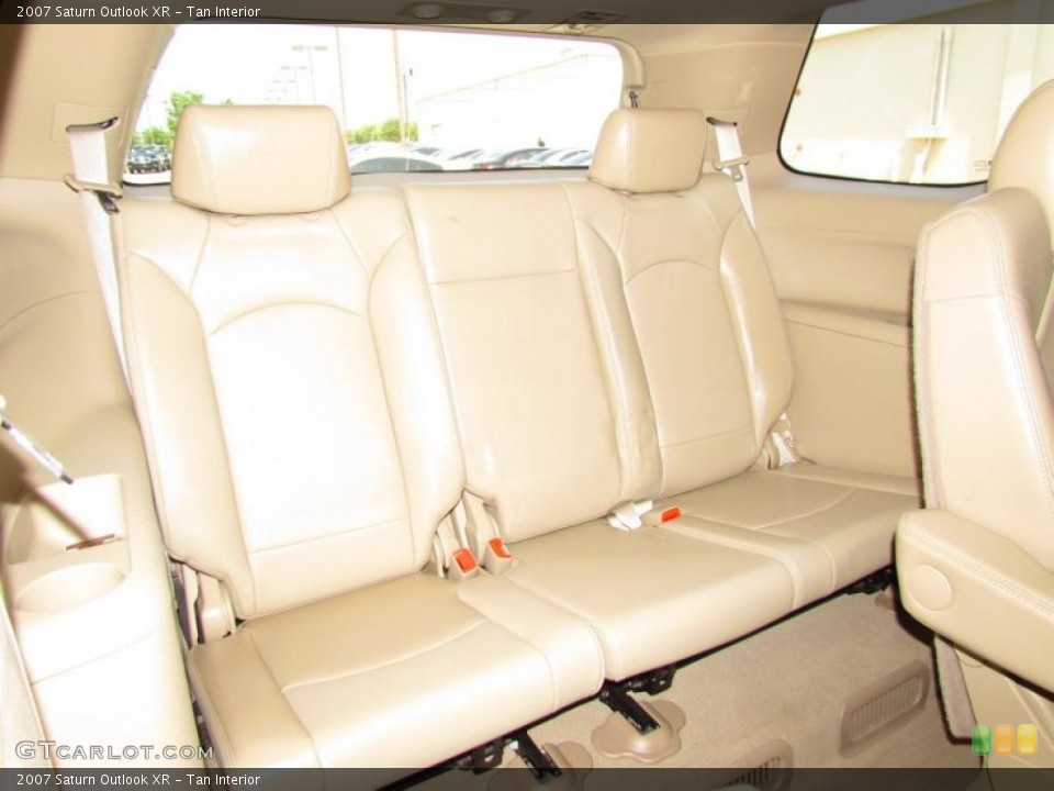 Tan Interior Photo for the 2007 Saturn Outlook XR #48707440