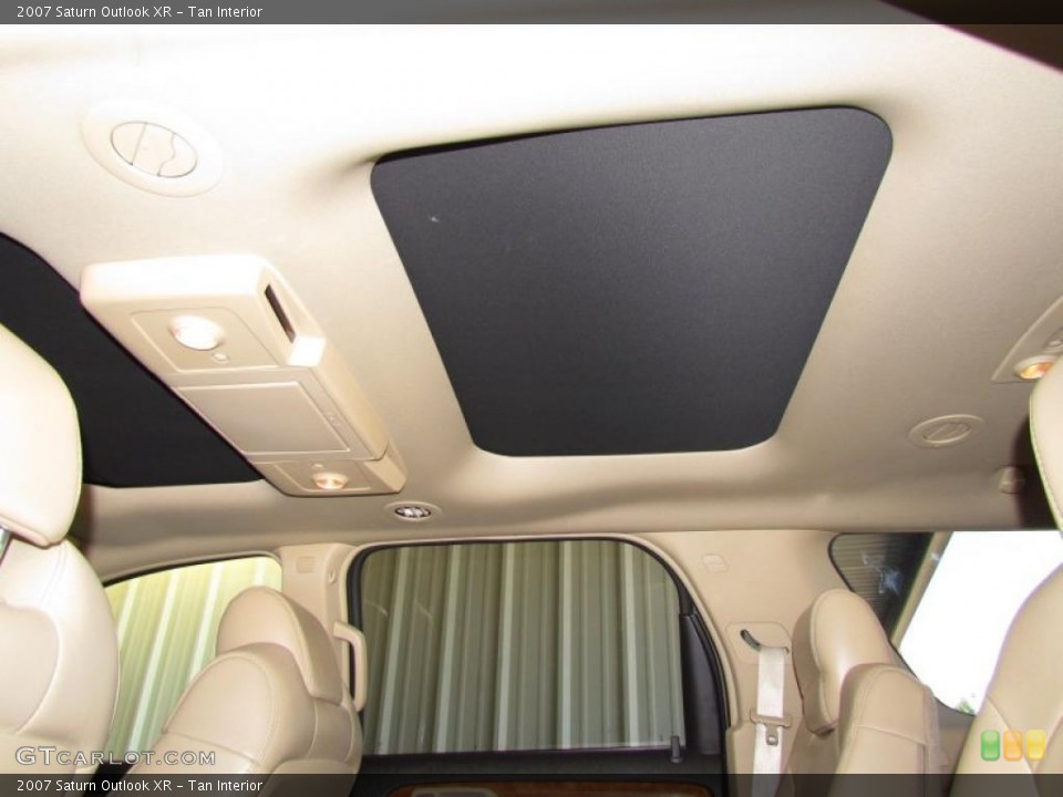 Tan Interior Sunroof for the 2007 Saturn Outlook XR #48707575