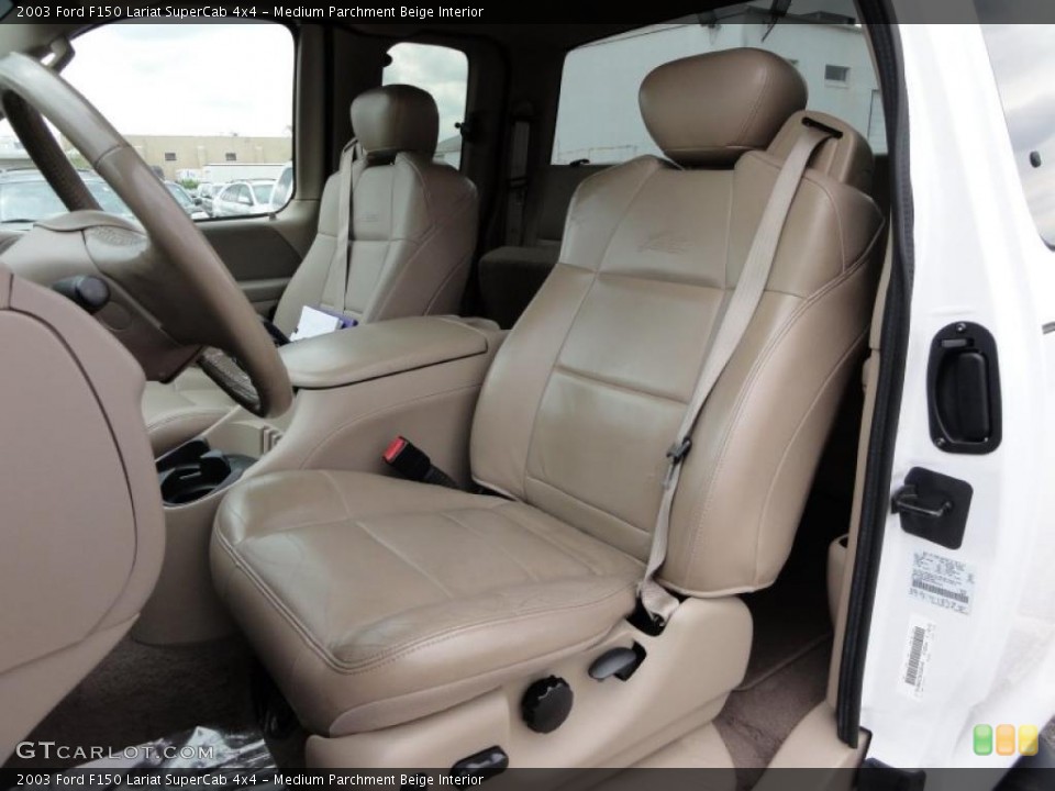 Medium Parchment Beige Interior Photo for the 2003 Ford F150 Lariat SuperCab 4x4 #48711157