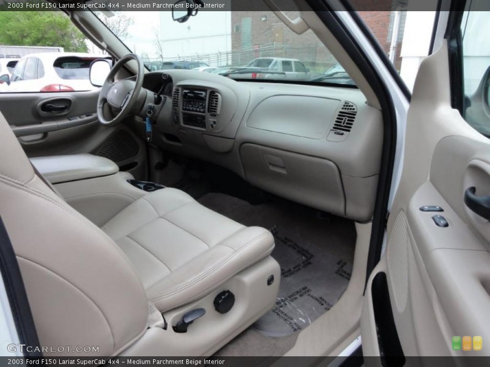 Medium Parchment Beige Interior Photo for the 2003 Ford F150 Lariat SuperCab 4x4 #48711178