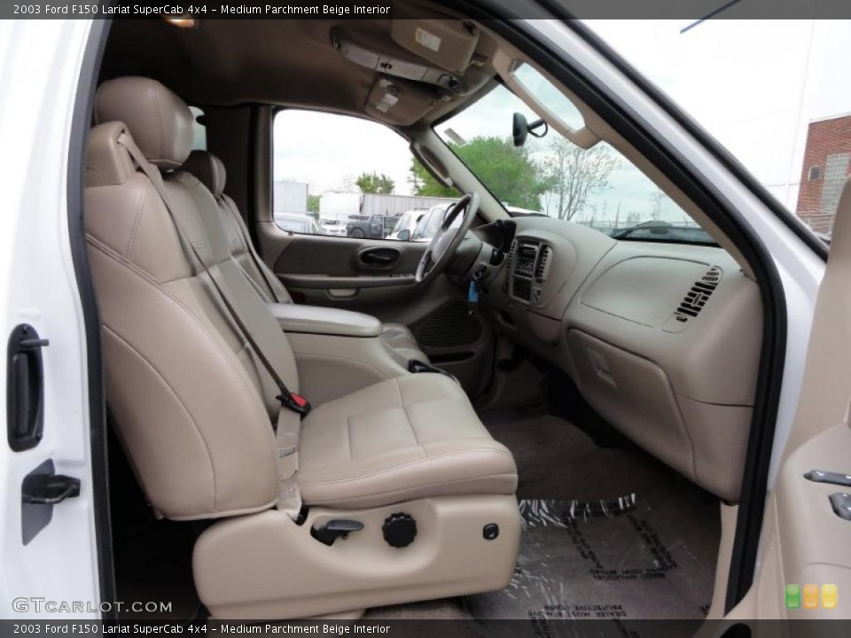 Medium Parchment Beige Interior Photo for the 2003 Ford F150 Lariat SuperCab 4x4 #48711208