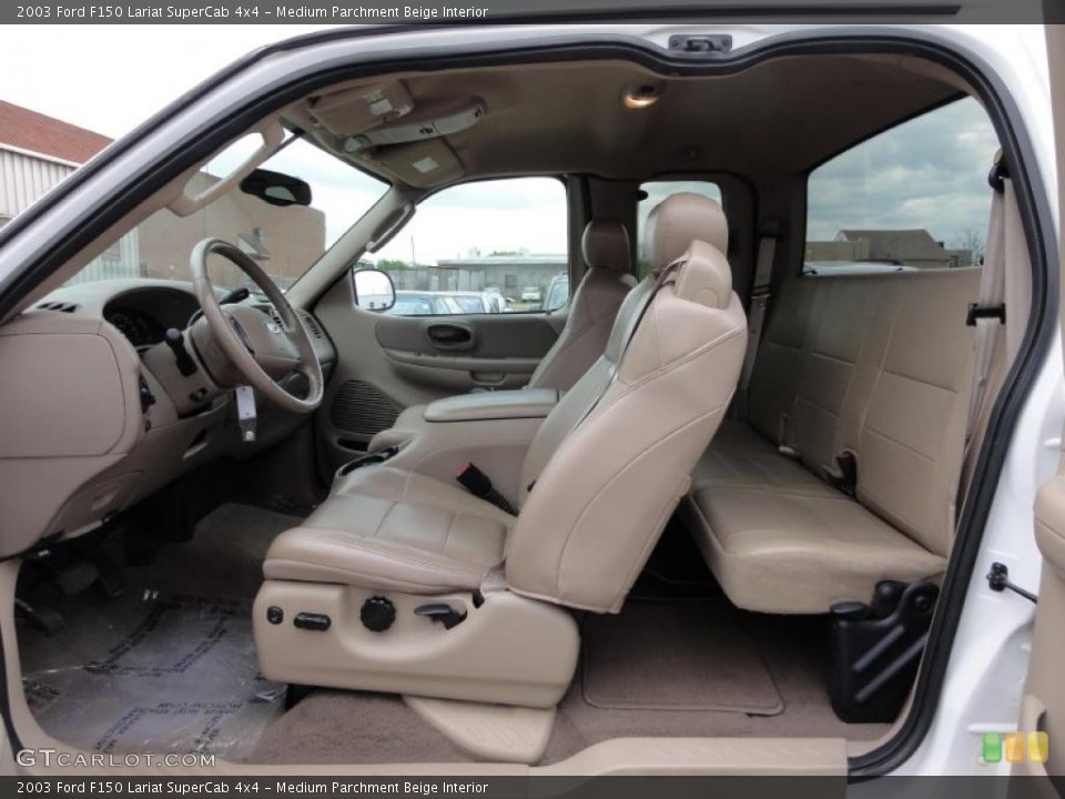 Medium Parchment Beige Interior Photo for the 2003 Ford F150 Lariat SuperCab 4x4 #48711331