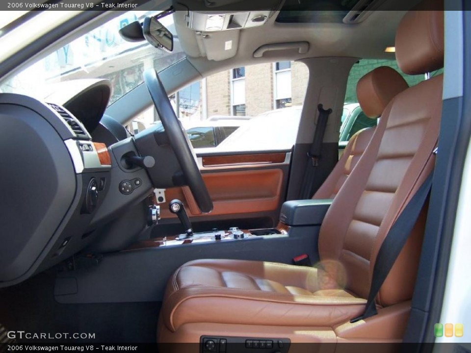 Teak Interior Photo for the 2006 Volkswagen Touareg V8 #48716665