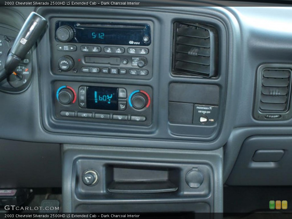 Dark Charcoal Interior Controls for the 2003 Chevrolet Silverado 2500HD LS Extended Cab #48736136