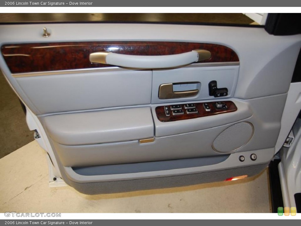 Dove Interior Door Panel for the 2006 Lincoln Town Car Signature #48748974