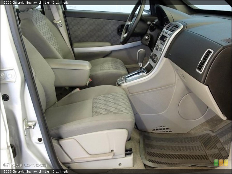 Light Gray Interior Photo for the 2009 Chevrolet Equinox LS #48754864