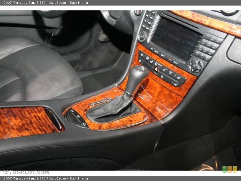 Black Interior Controls for the 2007 Mercedes-Benz E 550 4Matic Sedan #48765306