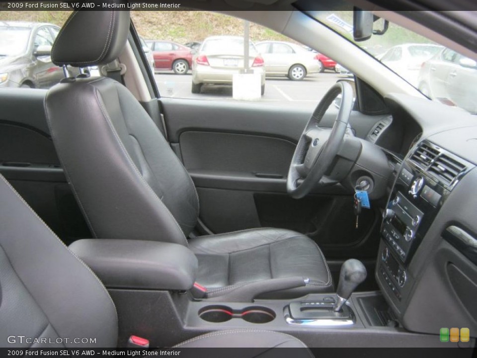 Medium Light Stone Interior Photo for the 2009 Ford Fusion SEL V6 AWD #48765640