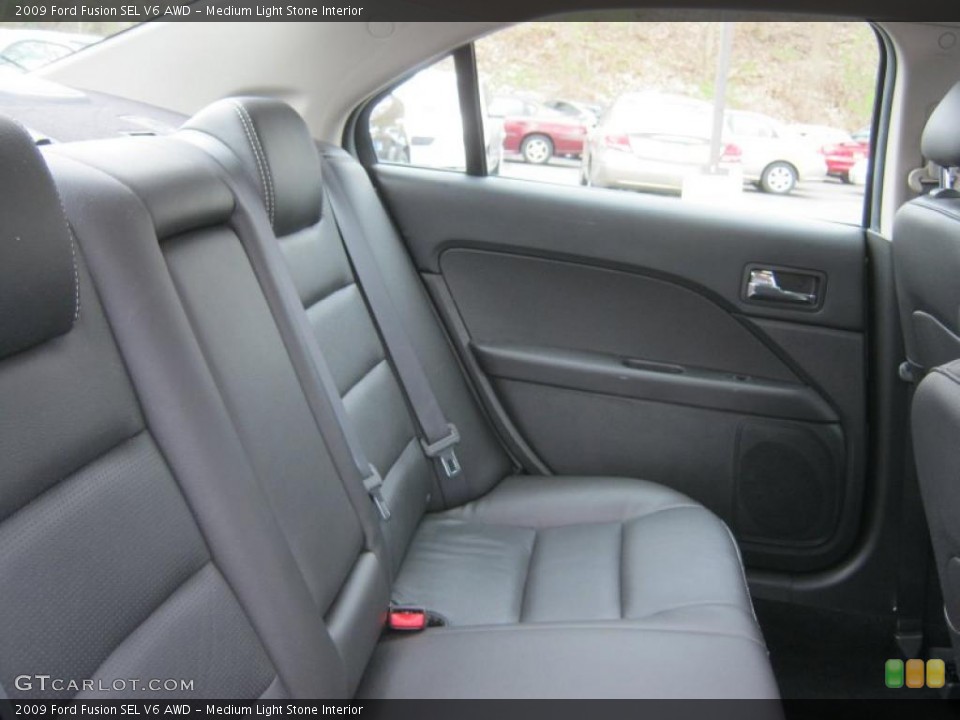 Medium Light Stone Interior Photo for the 2009 Ford Fusion SEL V6 AWD #48765655