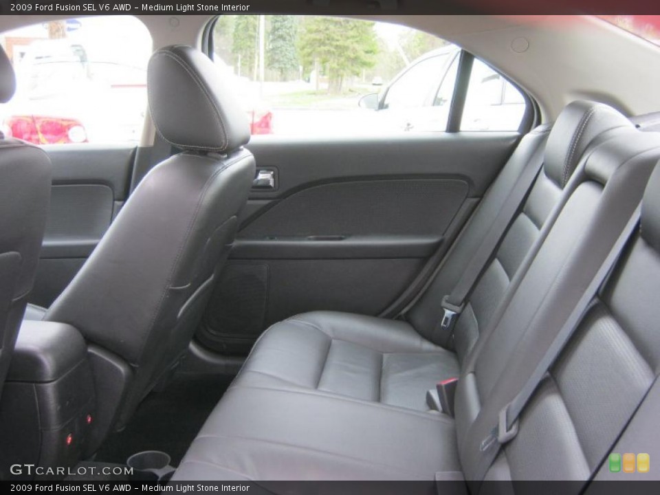 Medium Light Stone Interior Photo for the 2009 Ford Fusion SEL V6 AWD #48765907