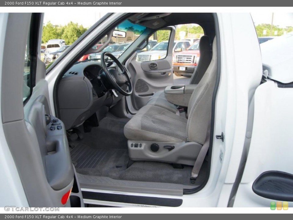 Medium Graphite Interior Photo for the 2000 Ford F150 XLT Regular Cab 4x4 #48780250