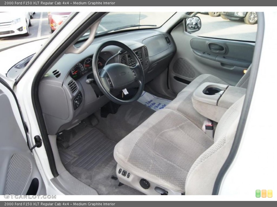 Medium Graphite Interior Photo for the 2000 Ford F150 XLT Regular Cab 4x4 #48780475