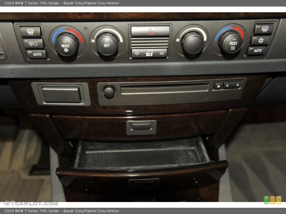 Basalt Grey/Flannel Grey Interior Controls for the 2004 BMW 7 Series 745i Sedan #48781849