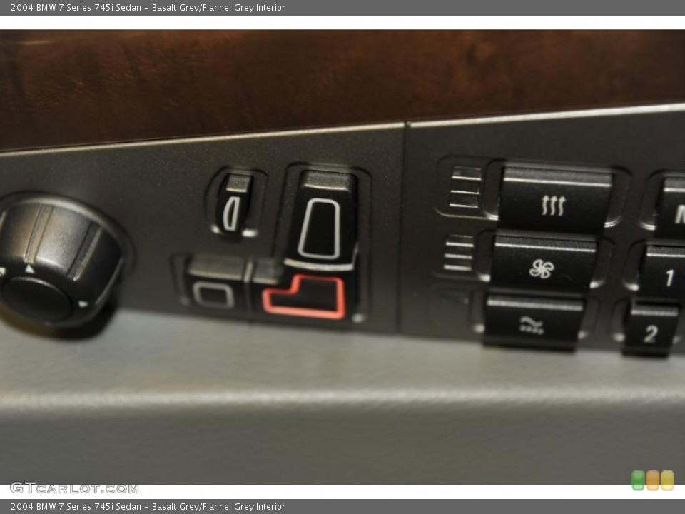Basalt Grey/Flannel Grey Interior Controls for the 2004 BMW 7 Series 745i Sedan #48781939
