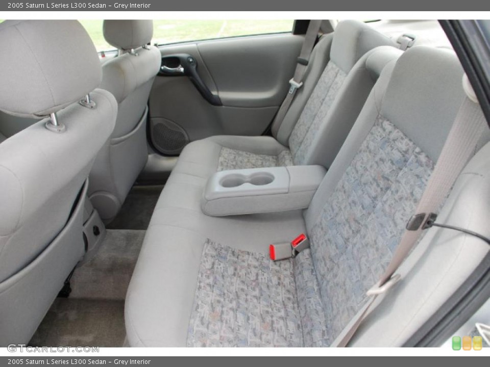 Grey Interior Photo for the 2005 Saturn L Series L300 Sedan #48791137